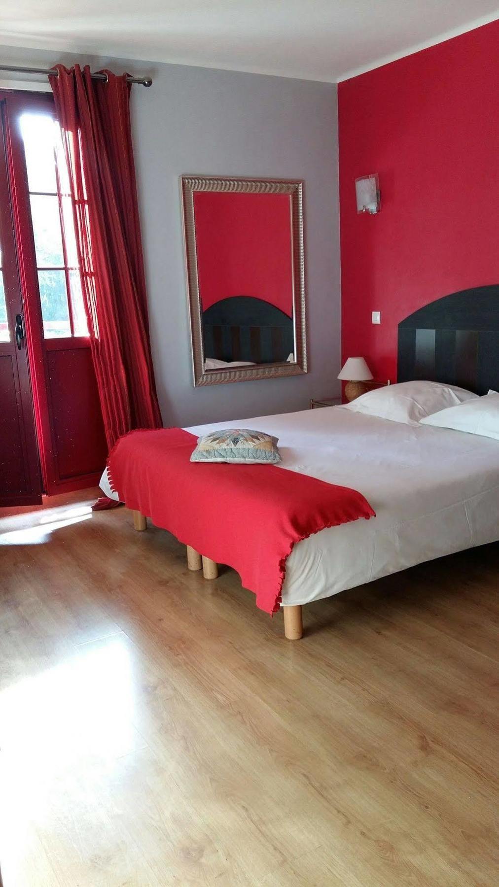 Hostellerie Du Lys Lamorlaye Екстериор снимка